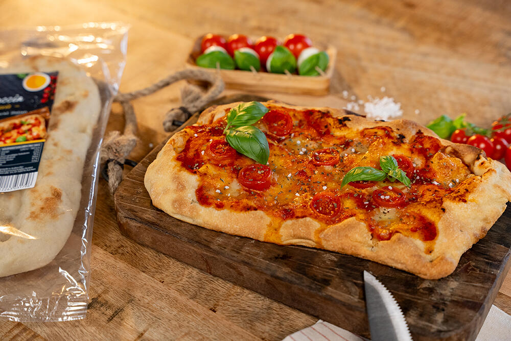 Ibis Focaccia mit Tomaten belegt
