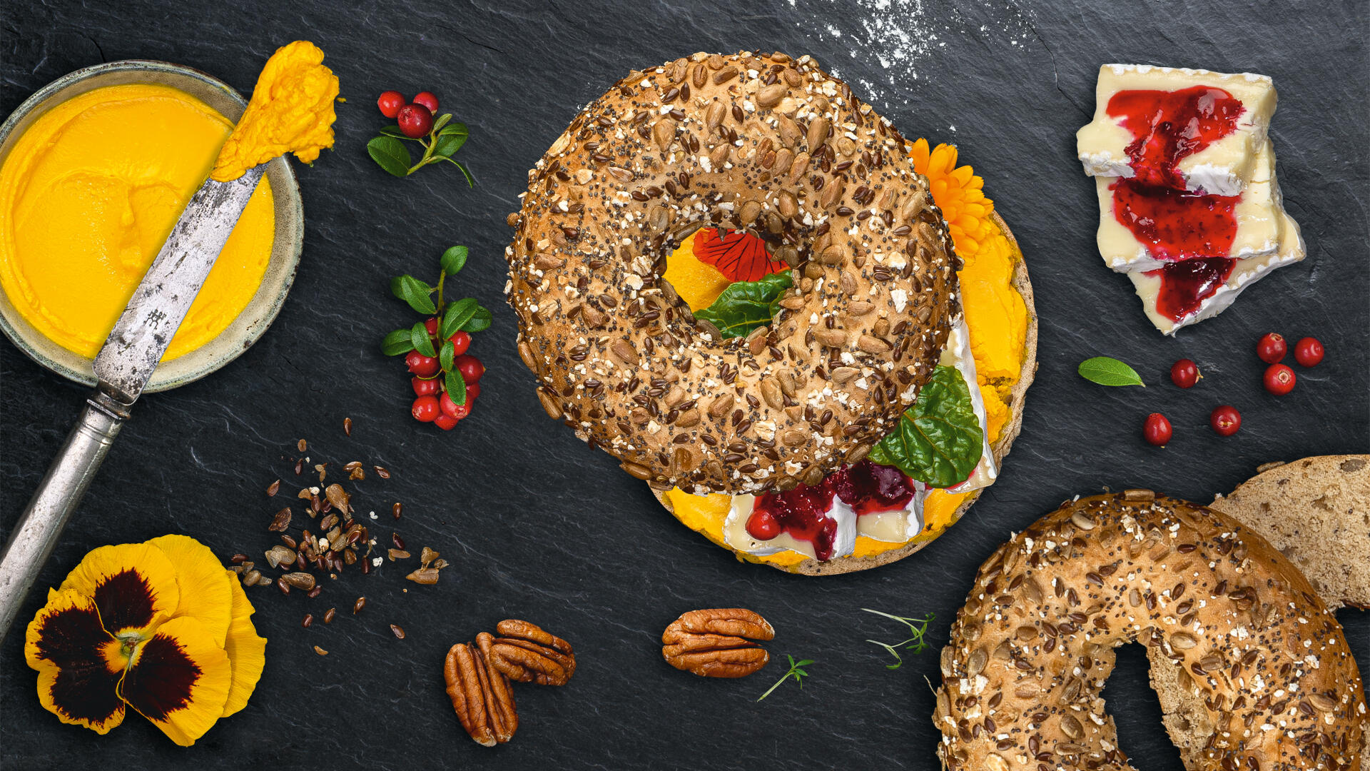 Bagels Korn belegt mit Camembert