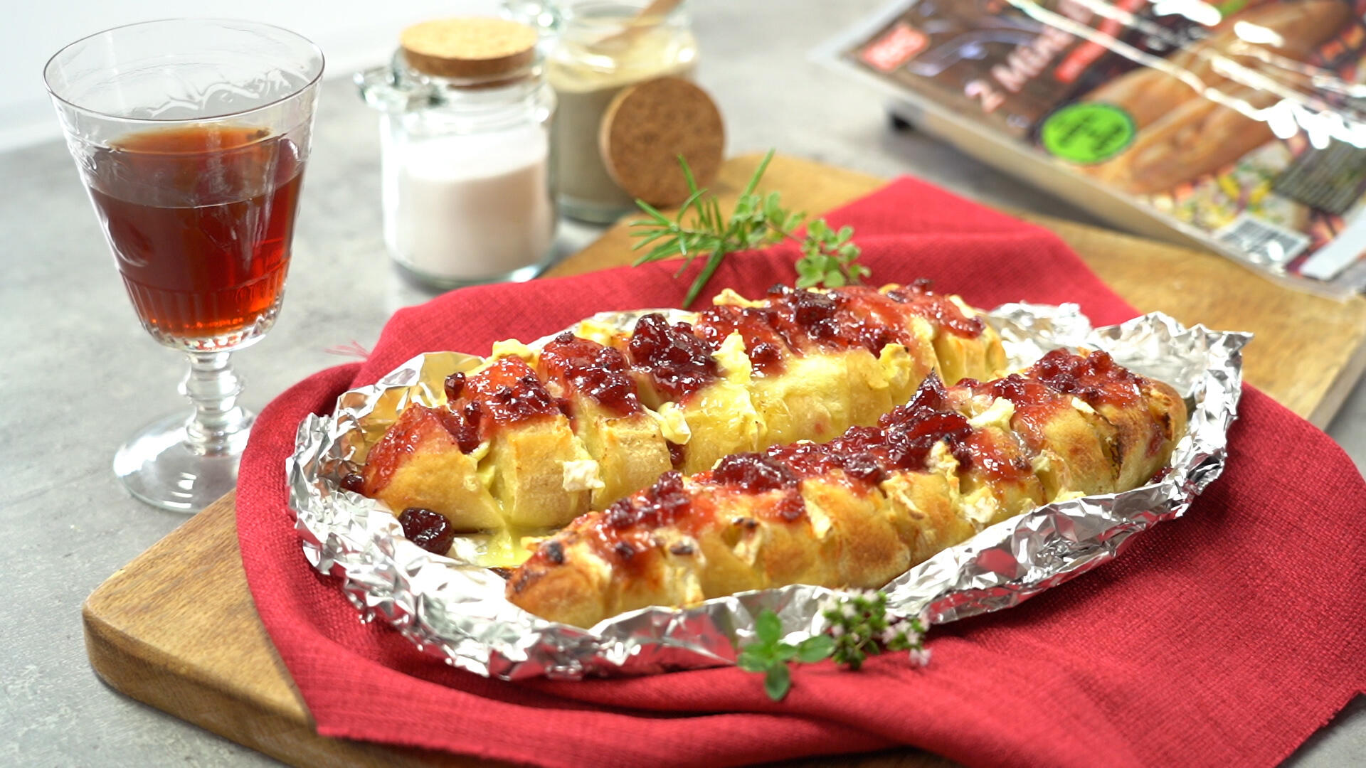 Rezeptbild mit Grillbaguettes: Pull apart Breads