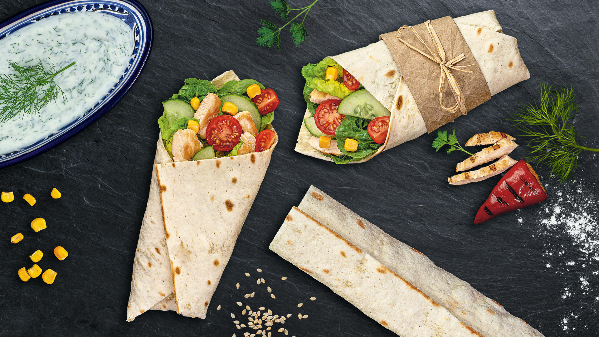 Lavash lecker befüllt zu gerollten Wraps