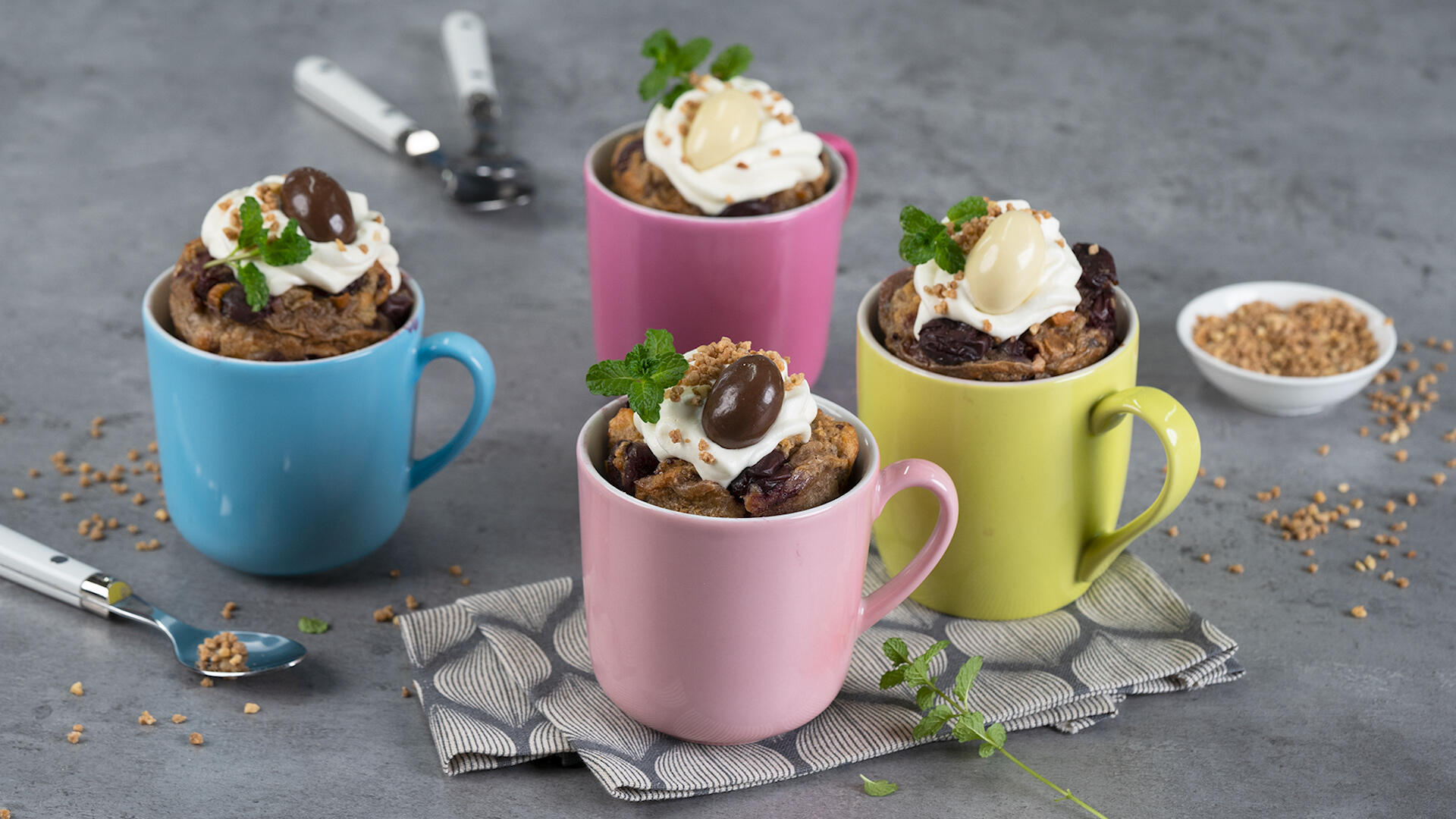 Rezeptbild: Schoko Milchbrötchen als Cakes in Easter Mugs