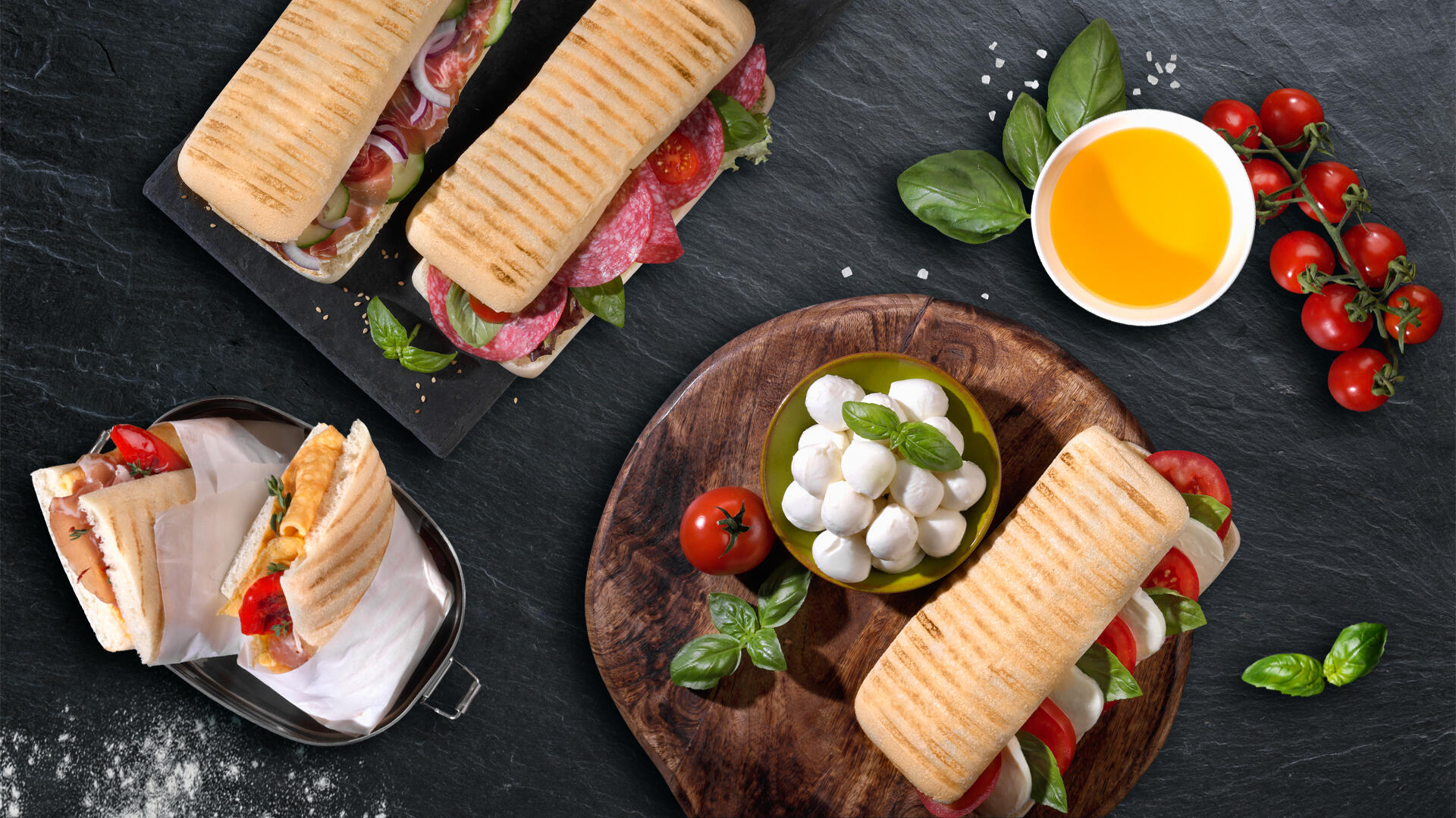 Belegte Panini, Olivenöl, Tomaten, Kräuter