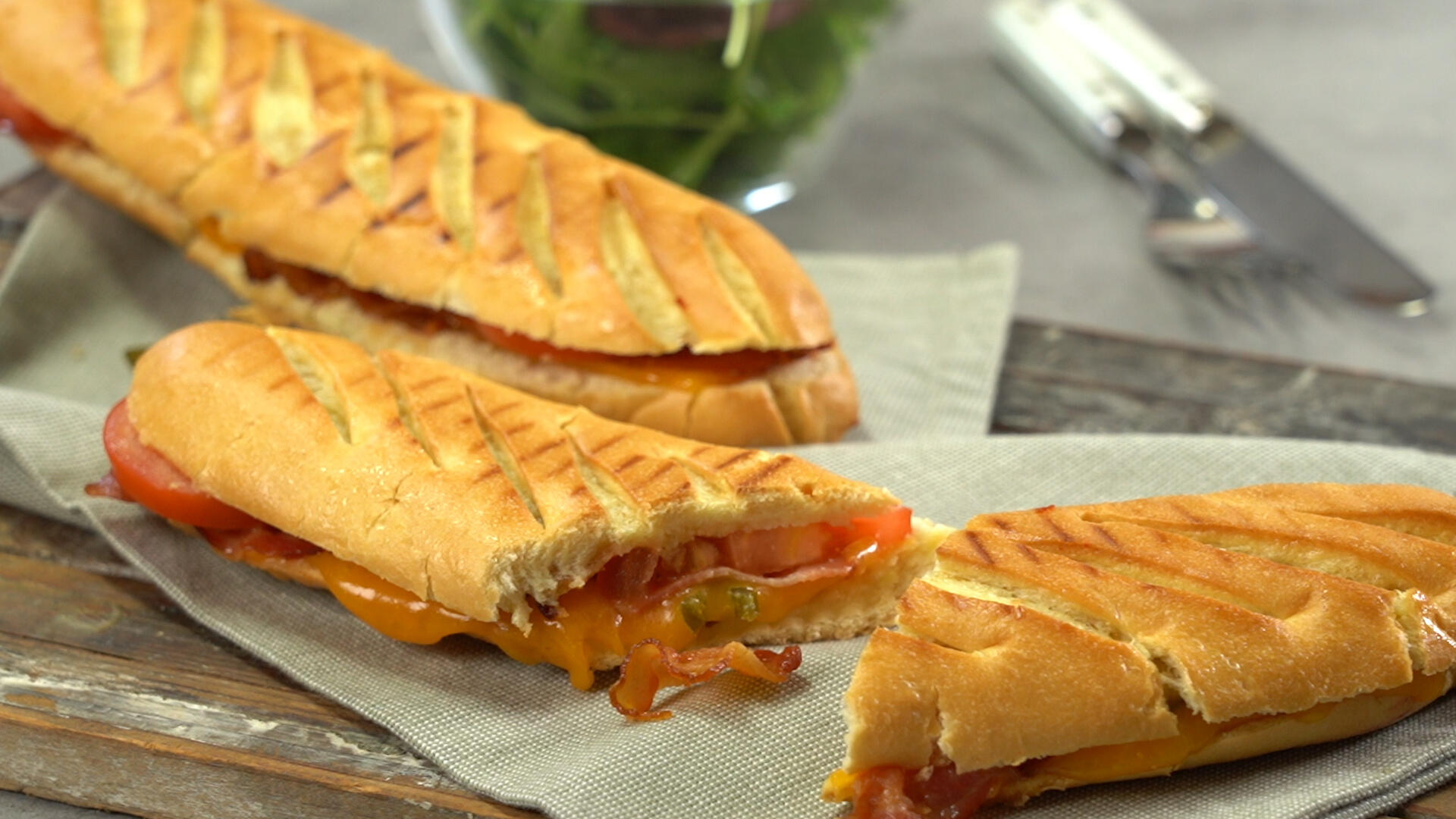 Rezeptbild mit Sandwich Baguette Brioche als Cheese Sandwich