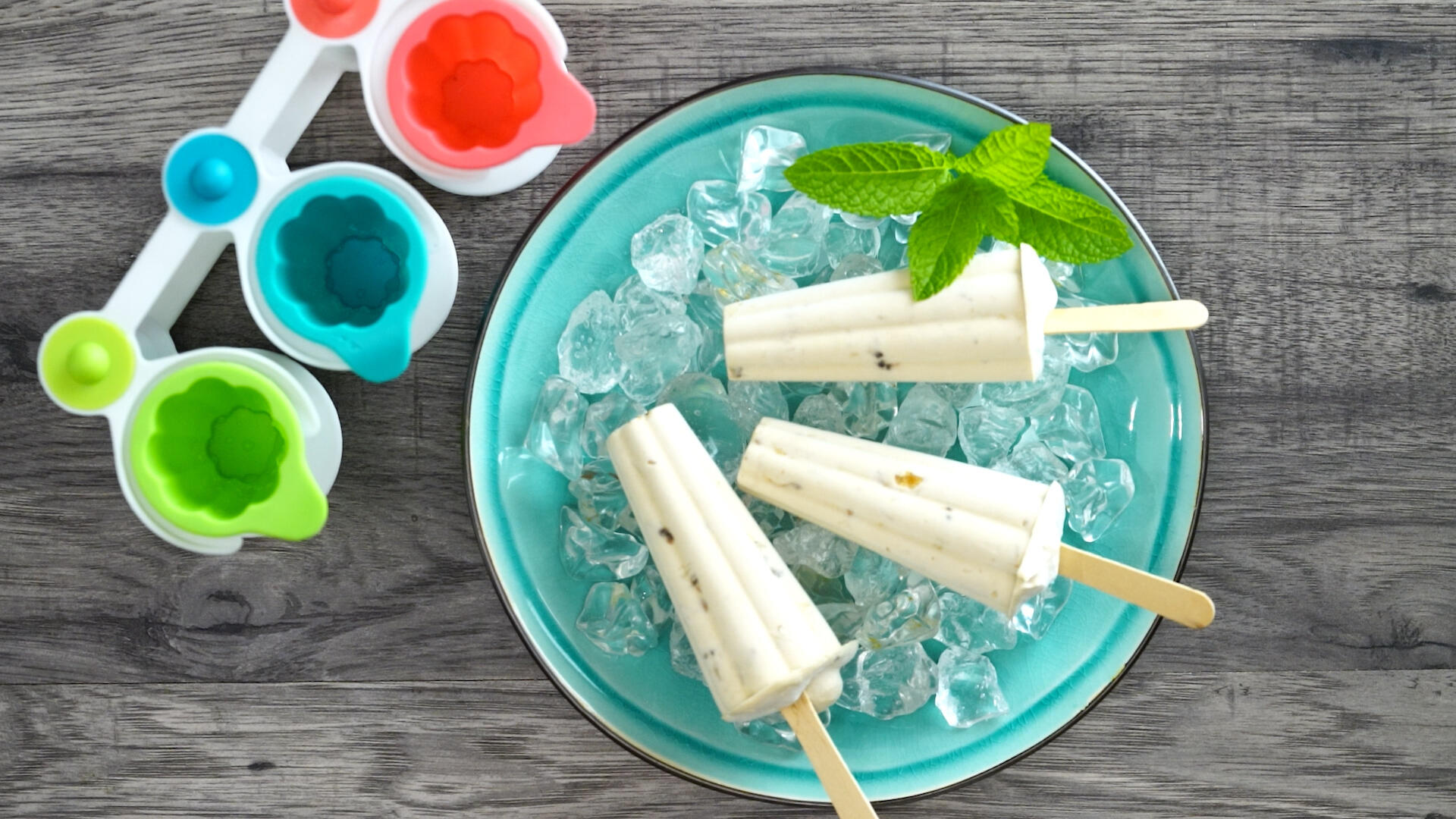 Rezeptbild: Salted Caramel Ice Cream mit IBIS Schokobrötchen-Bröseln