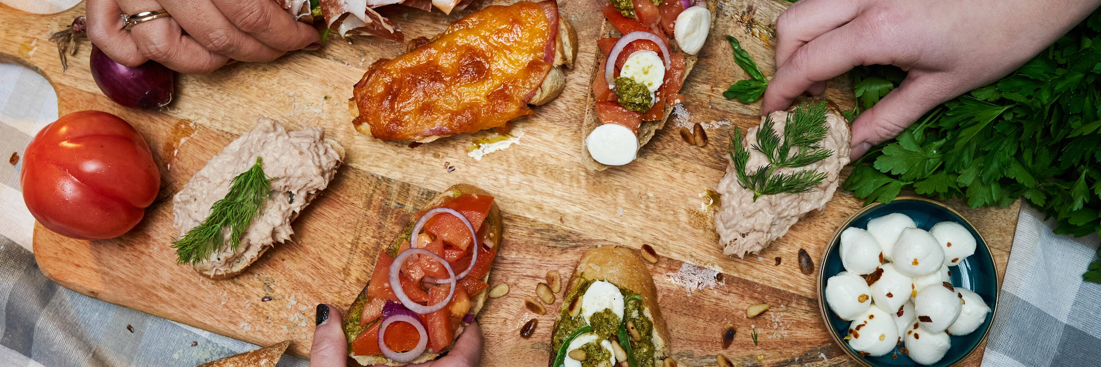 Baguettescheiben belegt