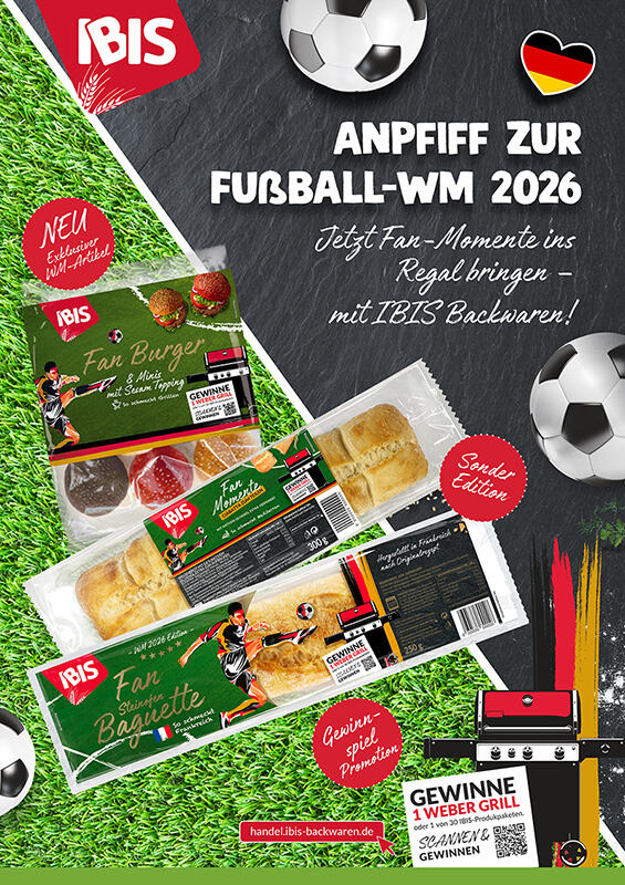 Cover des Produktblattes von IBIS zur Fußball-WM 2026. Im Mittelpunkt stehen drei Produkte in  Verpackung mit Fußball-Design: „Fan Burger“ (Mini-Burger-Brötchen in Deutschlandfarben), „Fan Momente“ (Ciabatta zum Teilen) und „Fan Baguette“ (Steinofen Baguette).